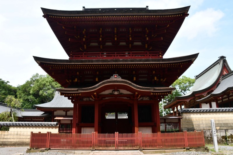 薦（こも）神社